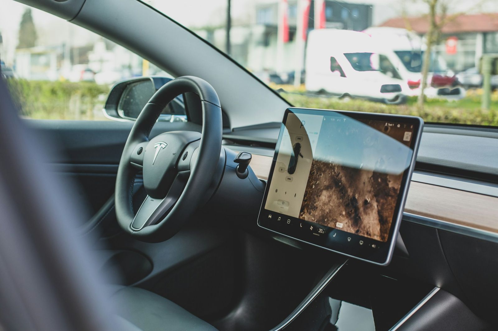 Intérieur d'une Tesla avec son écran central