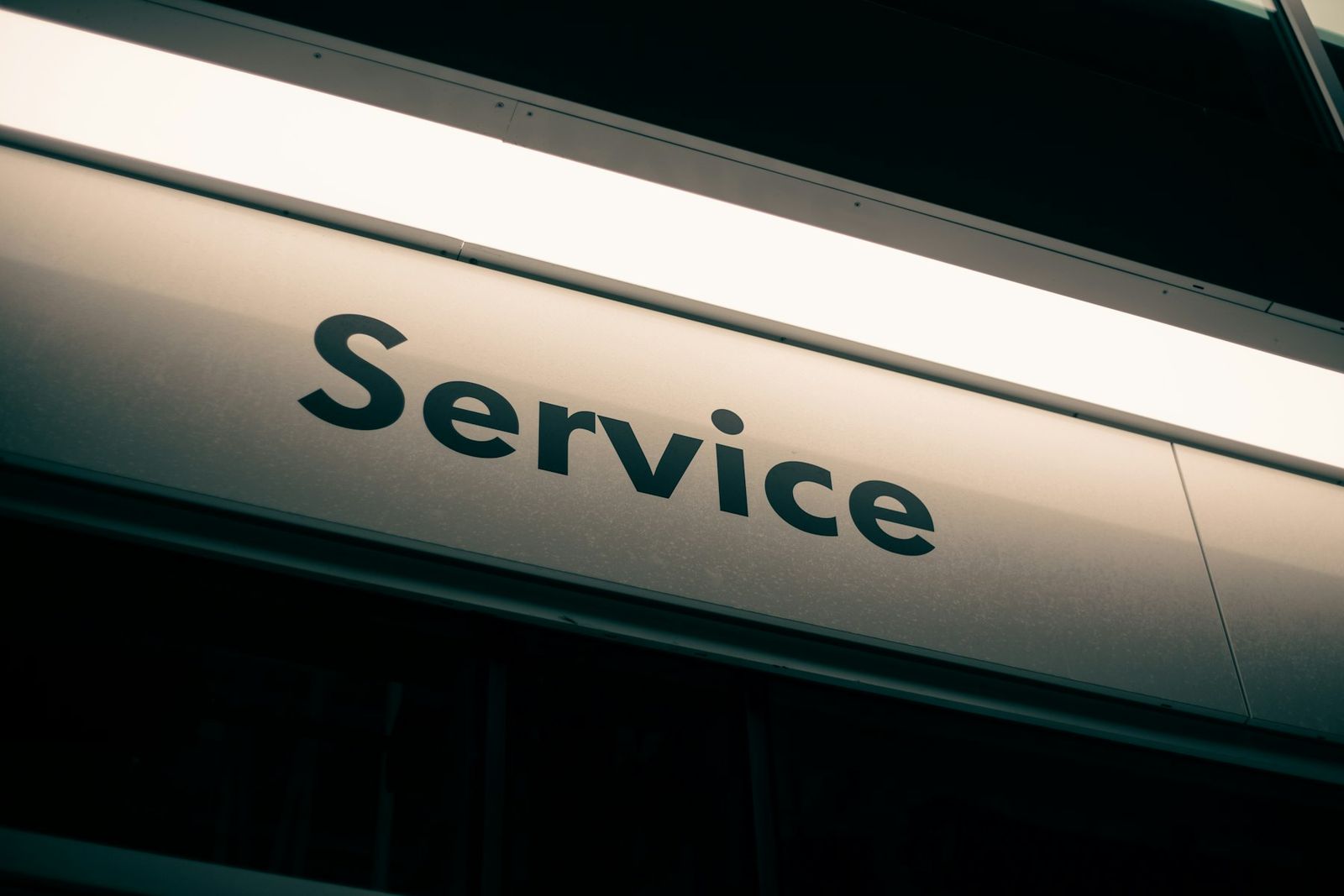 Enseigne Service d'un atelier automobile