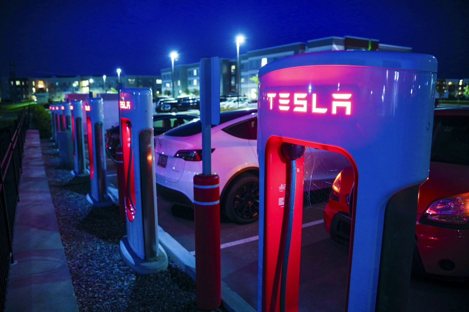 Bornes de recharge rapide la nuit