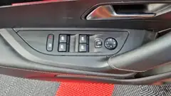Peugeot e-2008 136 ch GT Line, photo 9